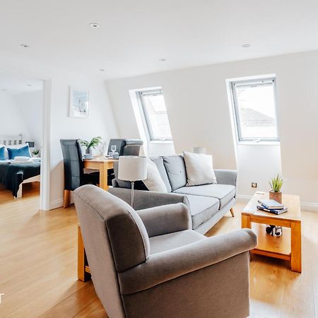 Central 3 Bed Apartment At Regents Court, Newbury Newbury  Exterior foto