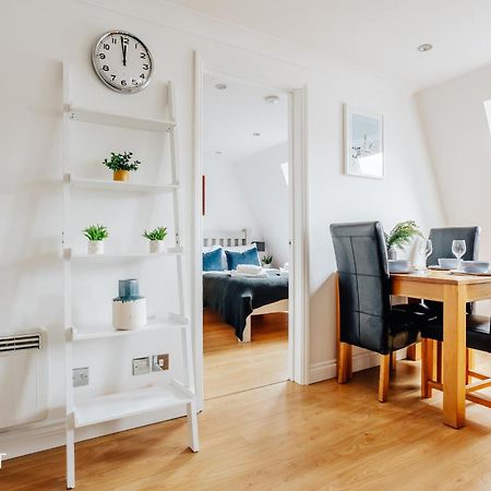 Central 3 Bed Apartment At Regents Court, Newbury Newbury  Exterior foto
