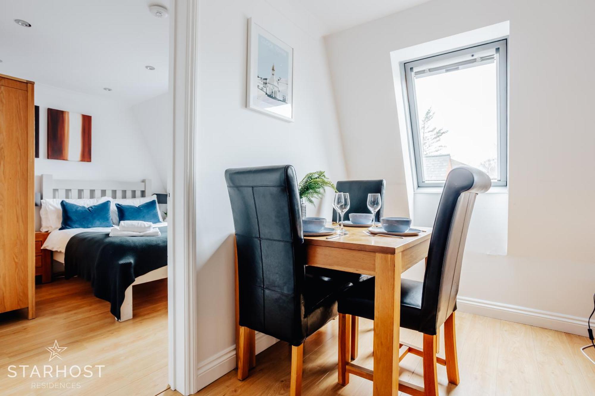 Central 3 Bed Apartment At Regents Court, Newbury Newbury  Exterior foto